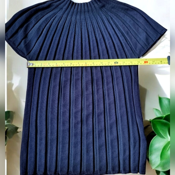 Cable & Gauge Black Stretchy Short Sleeve Ribbed Knit Sweater - Picture 3 of 6